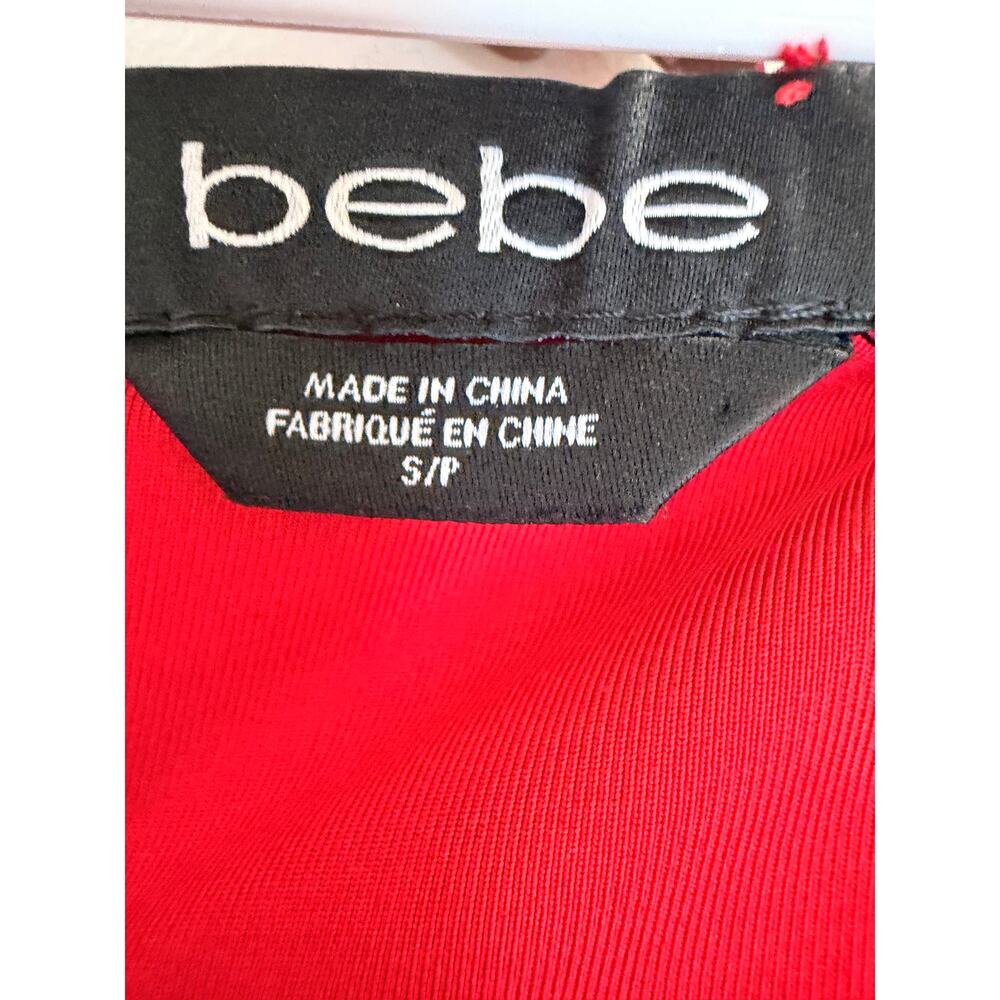 bebe Red Fitted V-Neck Short Sleeve Sheath Dress - Picture 6 of 9